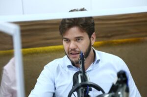 Bruno tranquiliza comerciantes e promete regularizar quiosques do Açude Velho