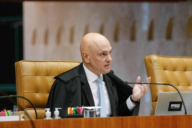 Moraes proíbe drones em raio de 100 metros da residência de Jair Bolsonaro
