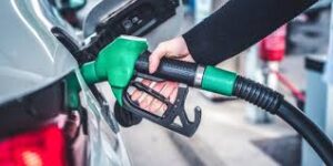 Governo lança pacote com subsídios e isenções para conter alta dos combustíveis