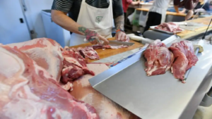 Crise e preços altos levam argentinos a comer menos carne bovina em 20 anos