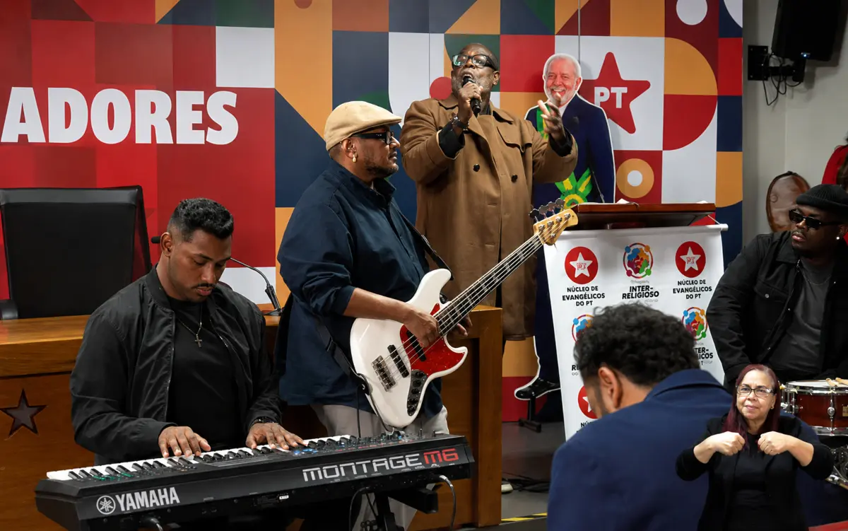 Petistas buscam diálogo com evangélicos e criticam manipulação religiosa