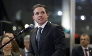 Em troca de votação dos combustíveis, Motta exige fim da urgência na redução de jornada