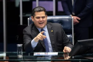PECs da escala 6×1 e da Segurança Pública avançam para a CCJ no Senado