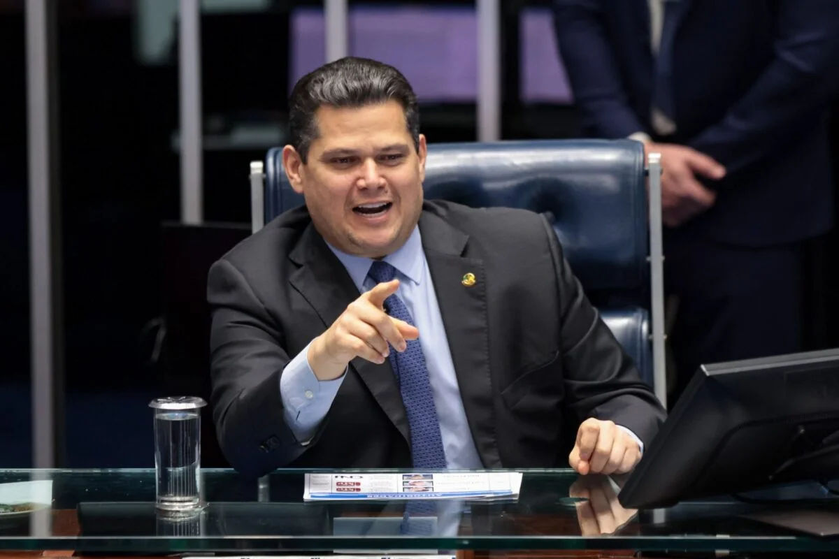 PECs da escala 6×1 e da Segurança Pública avançam para a CCJ no Senado
