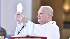 Arcebispo pede paz, desarmamento e combate à fome durante missa da Padroeira do Brasil